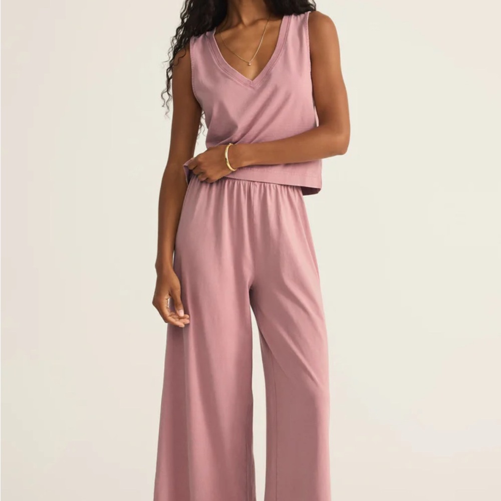 Sloane V-neck tank in pink smoke NWT
